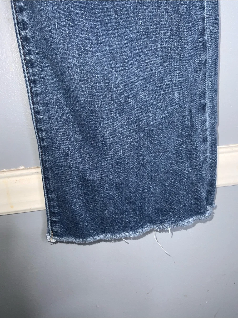 Lucky Brand Women's Medium Blue Sweet MidRise Bootcut Raw Hem Jeans Size 4
